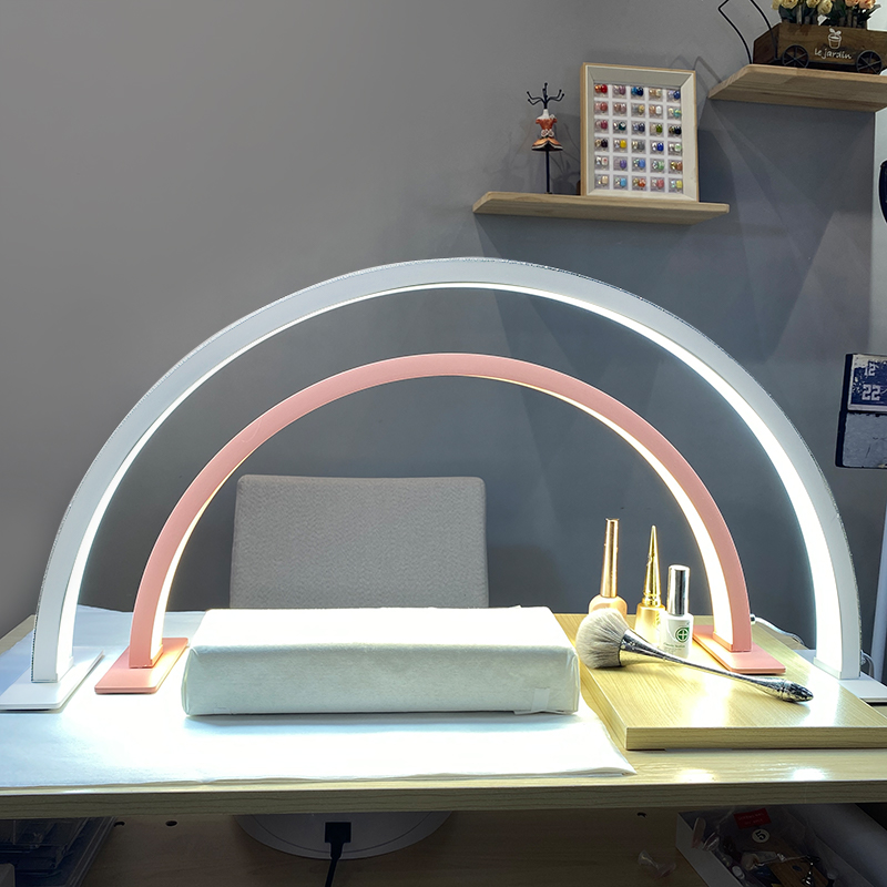 LED Half Moon Beauty Light Des - Desk Setup Lighting のレビューと価格