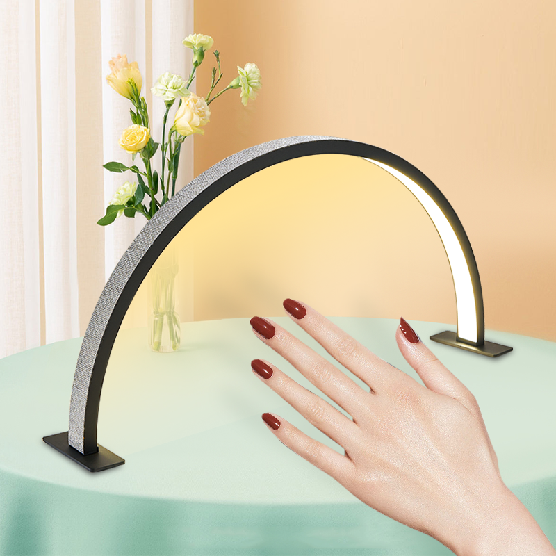 LED Half Moon Beauty Light Des - Desk Setup Lighting のレビューと価格