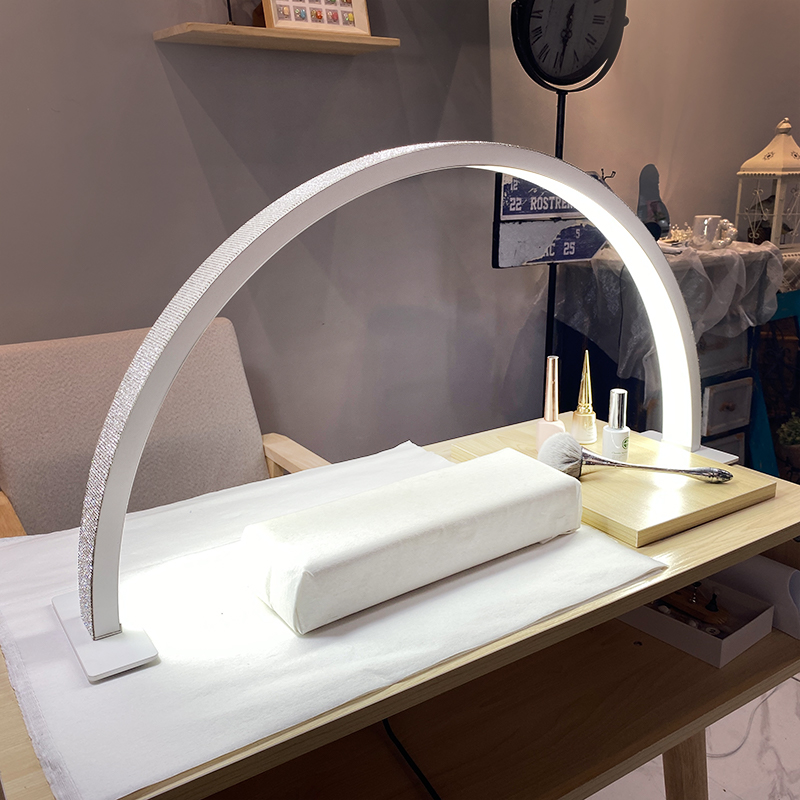 LED Half Moon Beauty Light Des - Desk Setup Lighting のレビューと価格